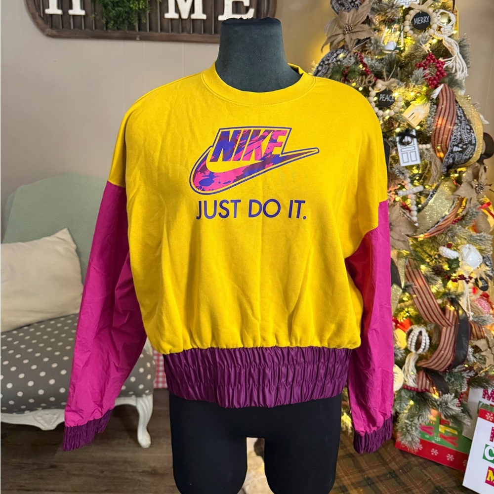 Nike • Retro Fleece Windbreaker Crewneck Sweatshirt